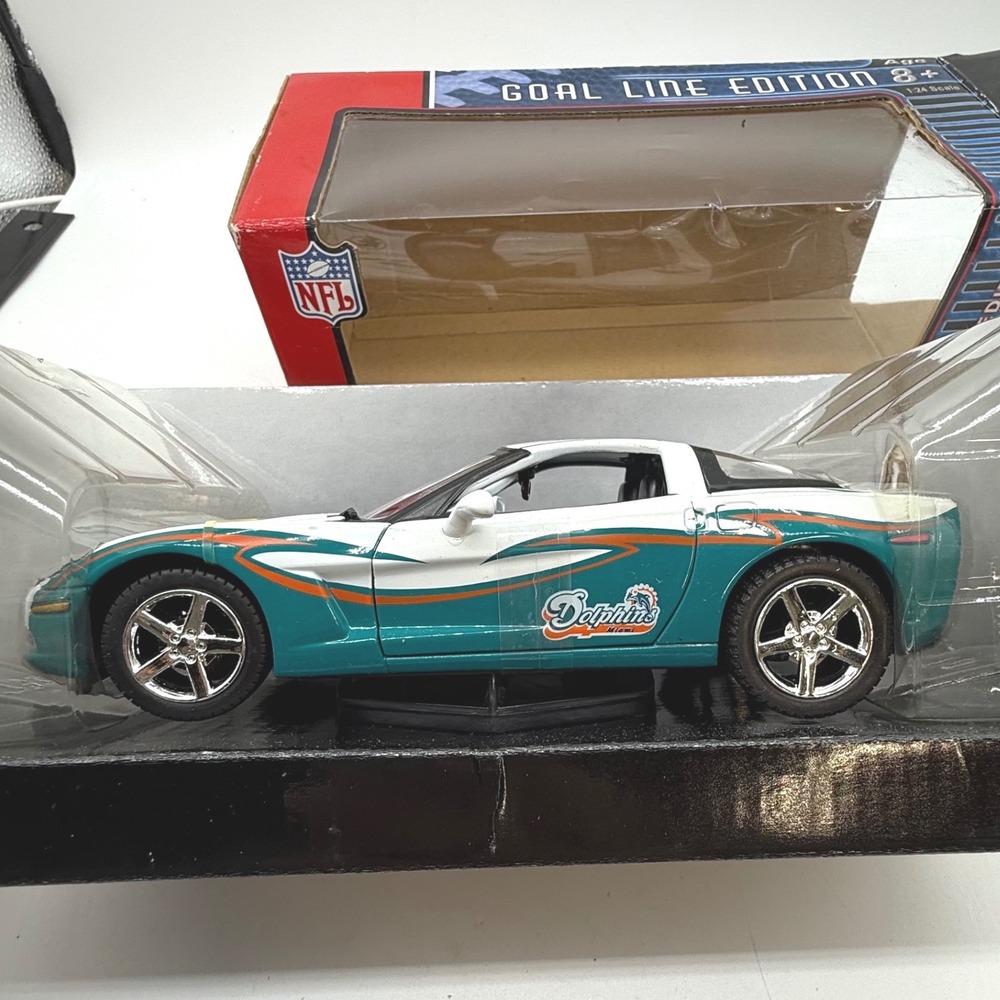Upper Deck Miami Dolphins Corvette 1:24 Diecast Goal Line Edition 2006 NFL